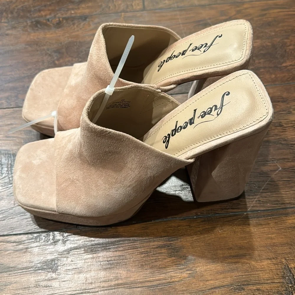 NEW! Free People Pearl Sand Margo Platform Sandal -  Size 39EU/9US ✈️
